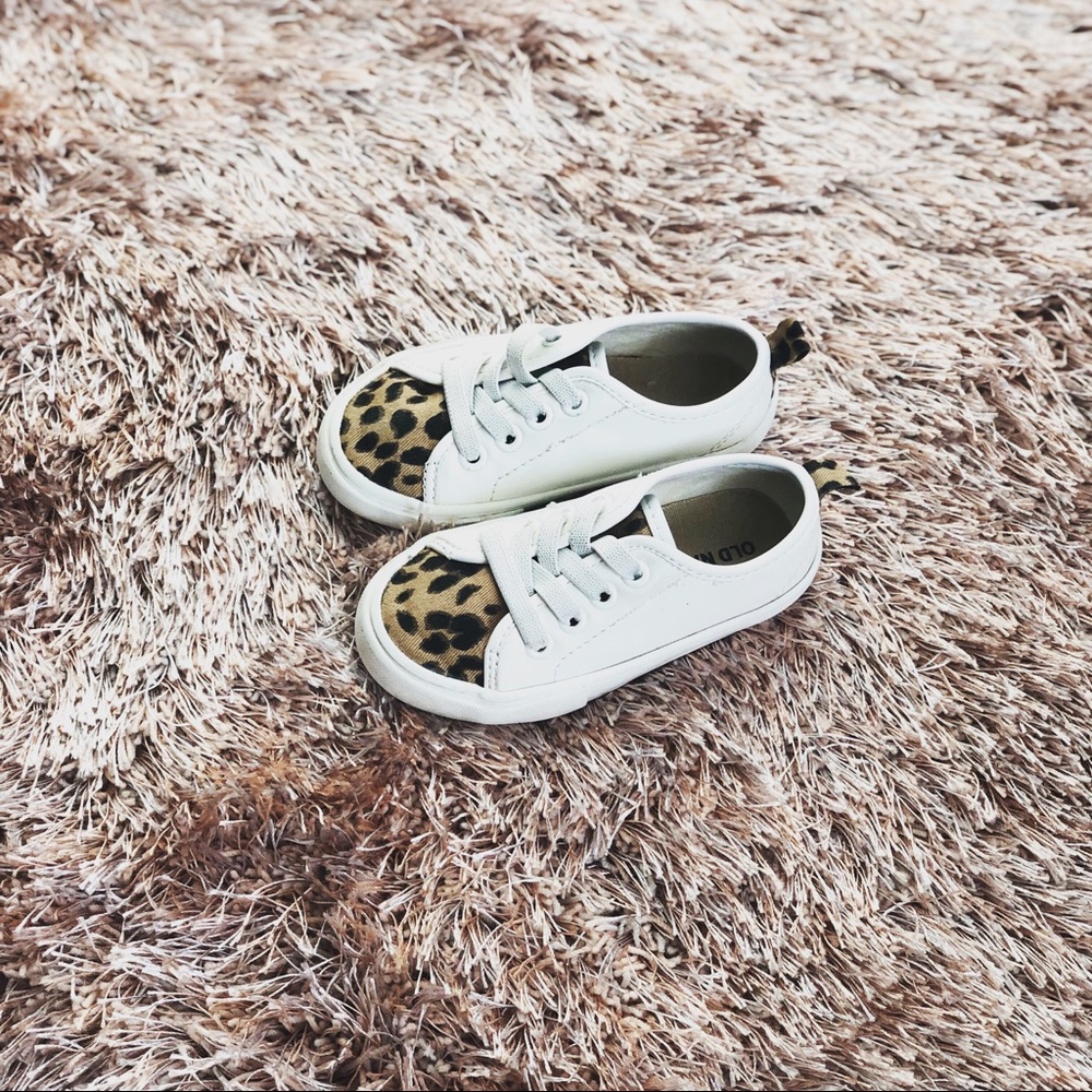 Leopard print toe shoes